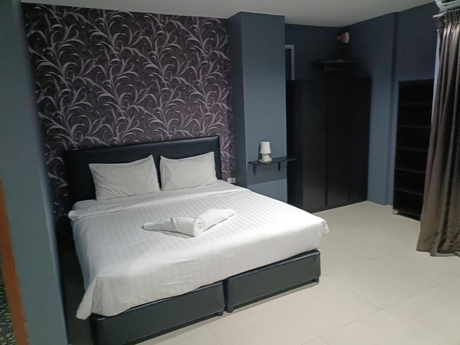 Central Perk Hotel Patong Экстерьер фото