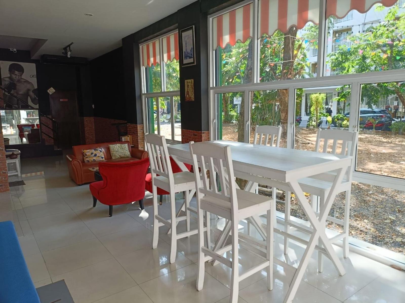 Central Perk Hotel Patong Экстерьер фото