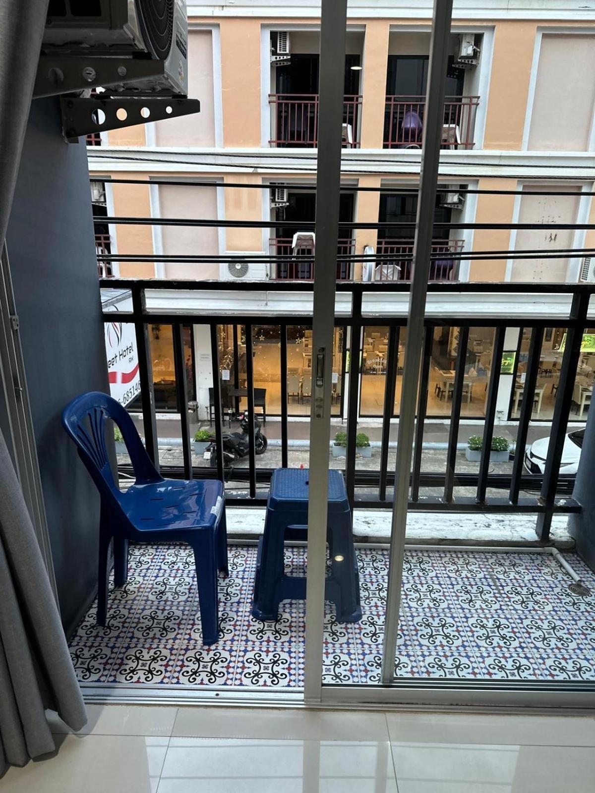 Central Perk Hotel Patong Экстерьер фото